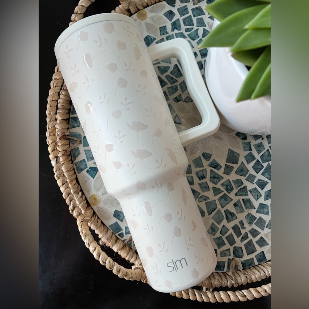 Simple Modern Whimsical Floral 40oz Trek